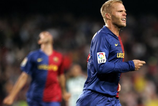 Eidur Gudjohnsen, her i aktion fra sin tid i FC Barcelona, skifter til Thomas Sørensens klub Stoke på en etårig aftale. Foto: GUSTAU NACARINO