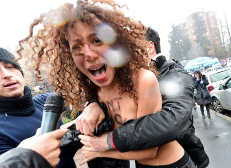 TOPSHOTS-ITALY-VOTE-BERLUSCONI-PROTEST
