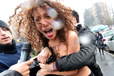 TOPSHOTS-ITALY-VOTE-BERLUSCONI-PROTEST