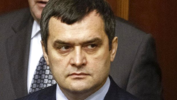 ... at afskedige landets fungerende indenrigsminister, <b>Vitali Zakharchenko</b>, ... - 7185852-ukraine
