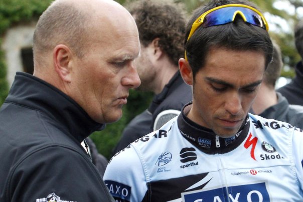 Alberto Contador og Bjarne Riis forsøger at presse sig til den vigtige World Tour-licens, analyserer cykelekspert. Foto: STRINGER/SPAIN