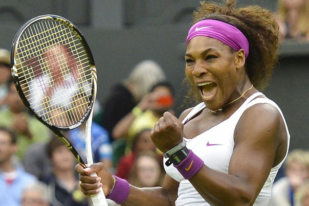 Serena Williams nyder sin øjeblikkelige succes i Wimbledon-turneringen Foto: TOBY MELVILLE