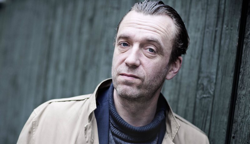 Udover en solokarriere, der med det nyligt udgivne album »Det Naturlige« tæller syv skiver, har 48-årige Nikolaj Nørlund fungeret som producer for blandt ... - 7357992-puslespillet-til-det-syvende-album---1