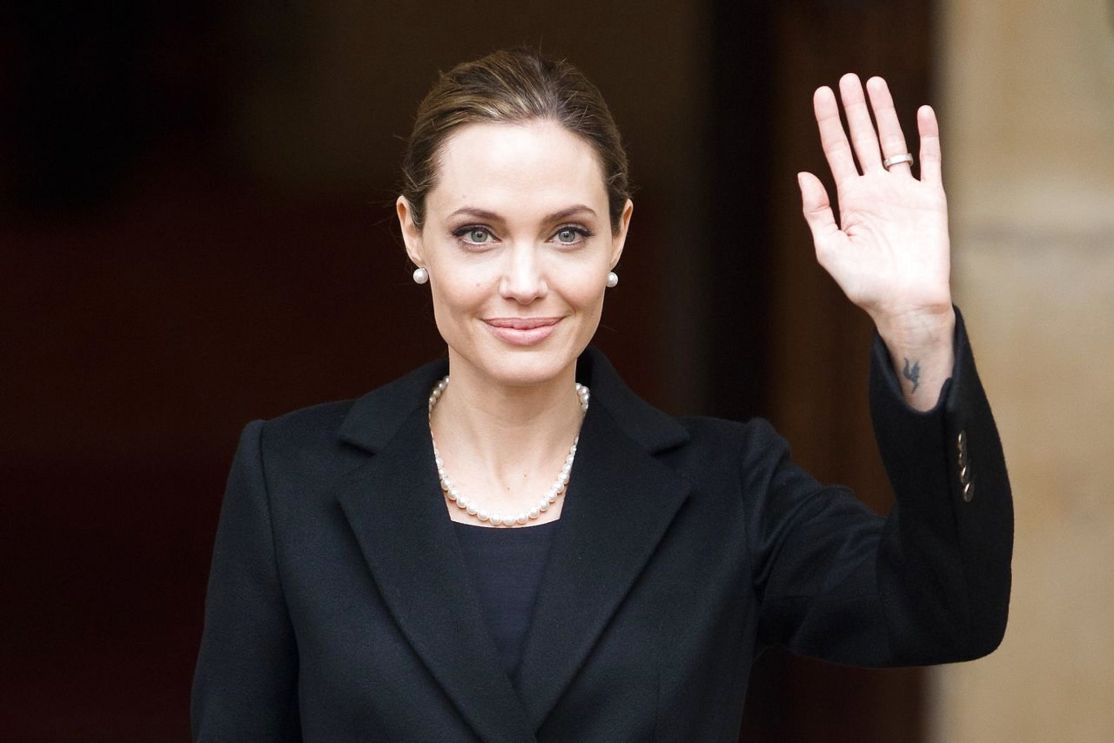 gossip angelina jolie smider bombe jeg har faaet fjernet begge mine bryster gossip angelina jolie smider bombe jeg har faaet fjernet begge mine bryster
