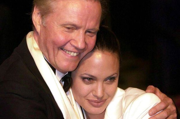 Angelina Jolie bryster ordsprog om penge Angelina Jolie bryster ordsprog om penge