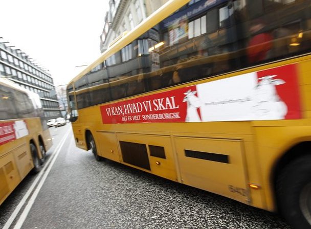 trækker torsk i land nojne damer trækker torsk i land nojne damer