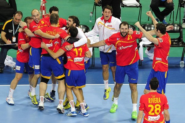 Spanien er i finalen mod deres onde ånd - Danmark. Foto: JOSEP LAGO