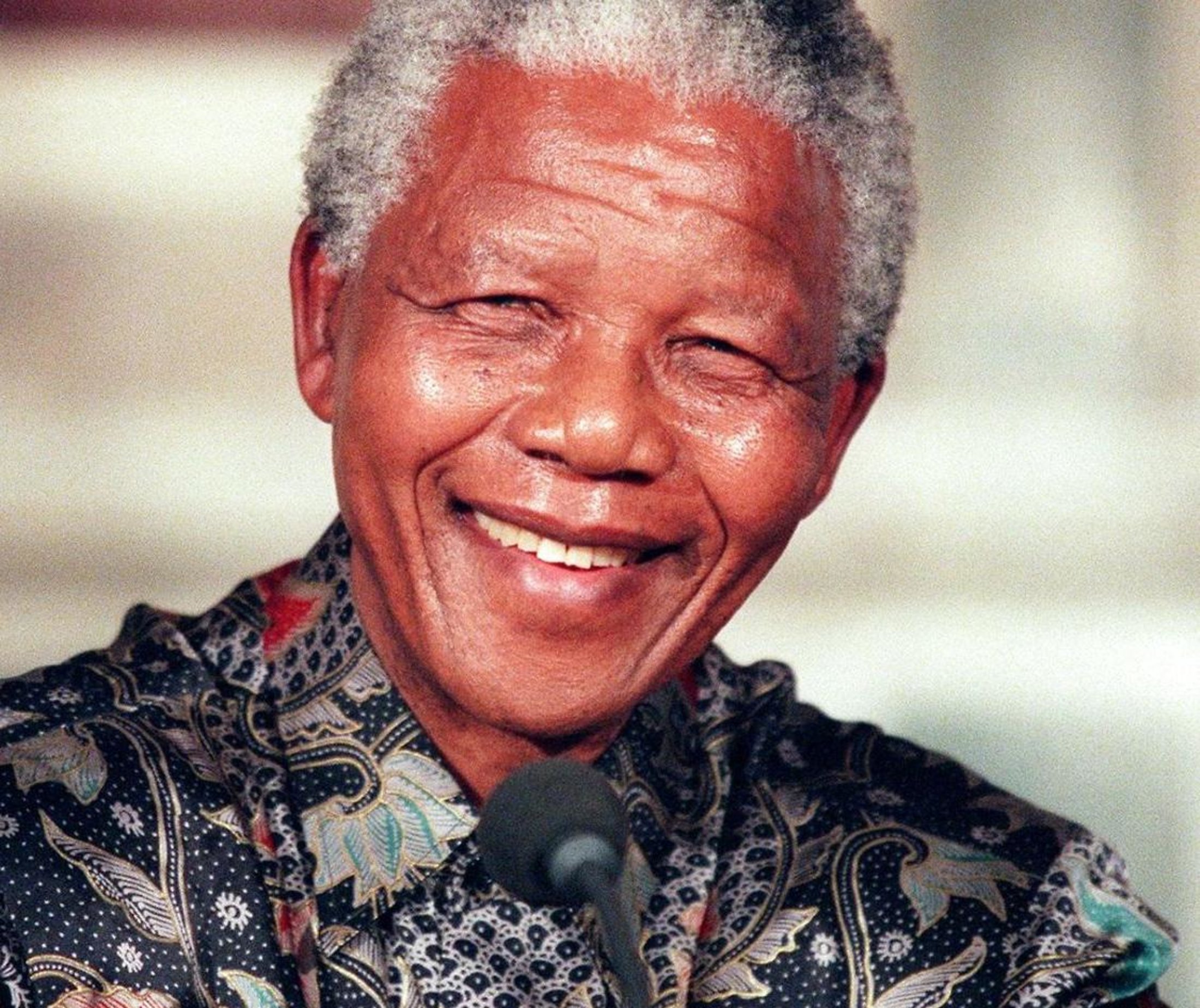 BIO-MANDELA-PORTRAIT-HEADSHOThøjt