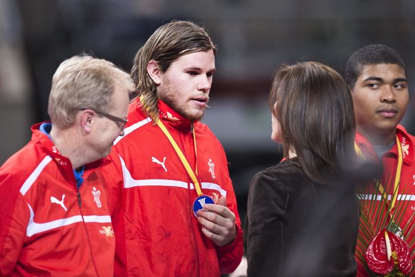 Mikkel Hansen var hurtig til at tage VM-sølvet af halsen. En medalje som Kronprinsesse Mary overrakte. Foto: Claus Fisker
