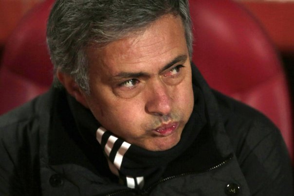 Mourinho revser sit hold efter nederlag til Granada. Foto: Marcelo del Pozo