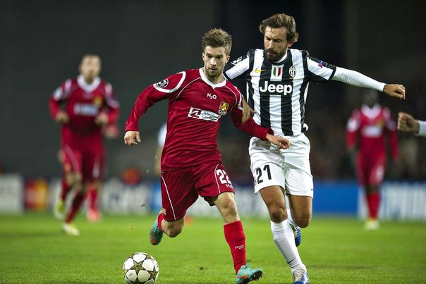 Andreas Laudrup (tv.), her i aktion mod Juventus, har været nævnt i forbindelse med et skifte til Stuttgart. Foto: JENS NOERGAARD LARSEN