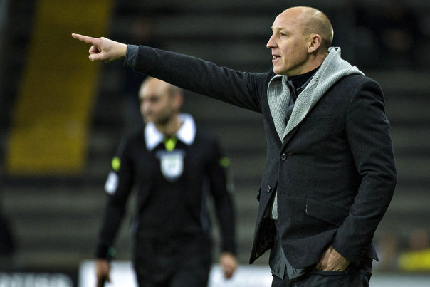 Brøndbys træner Auri Skarbalius råber ind til sine spillere under pokalkampen mod Silkeborg onsdag d. 7 november 2012 på Brøndby Stadion. Foto: Søren Bidstrup