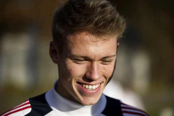 Verden ligger åben for Viktor Fischer, der trænede med U20-landsholdet i Brøndby, før han fik at vide, at Morten Olsen har indkaldt ham til venskabskampen mod Tyrkiet. Foto: Claus Bech