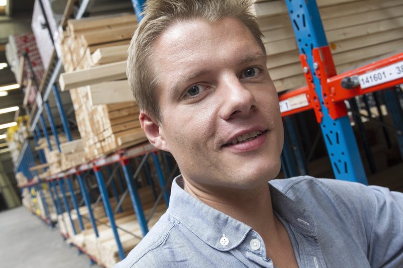 Kasper Lykke Kjeldsen er tredje generation i familien Kjeldsen, der har byggemarkeder og tømmerhandler i både Vestjylland og Hørning under navnet 10-4. - 6818389-tredje-generation-af-familien-kjeldsen-er-krt-i-stilling---3