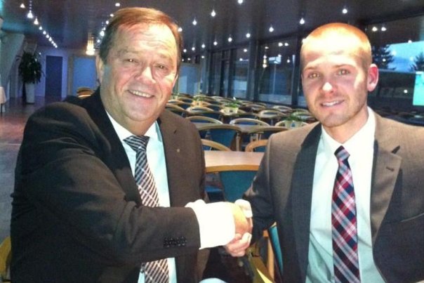 AaB-direktør Lynge Jakobsen og Kenneth Emil Petersen. Foto: Twitter.com