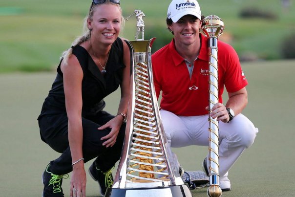 Rory McIlroy og Caroline Wozniacki efter finalen i Dubai Golf World Championship. EPA/Yoshua Arias Foto: Yoshua Arias