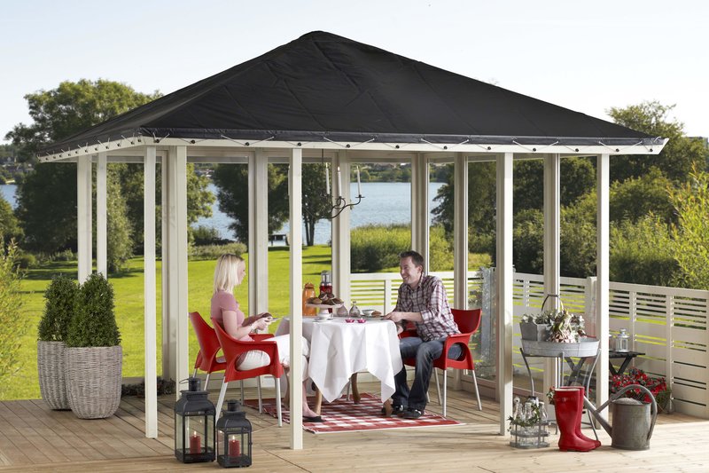 Pavillon giver et dejligt fristed i haven mariagerfjord ...