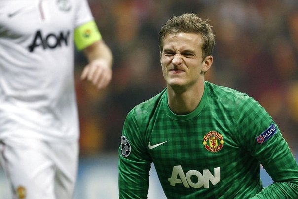 Der er god grund til en grimasse fra Anders Lindegaards. Målmandens fremtid i Manchester United er noget uklar. Hvert fald hvis han ønsker fast spilletid, mener en engelsk journalist, der følger klubben tæt. Foto: TOLGA BOZOGLU