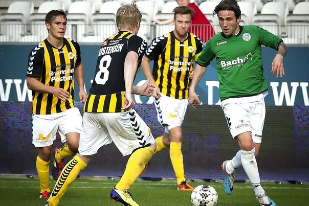 Både hvepsene fra Brønshøj og Viborg ville have glæde af kampe mod Brøndby i 1. division, mener Brønshøj-træner Bo Henriksen Foto: Preben Madsen