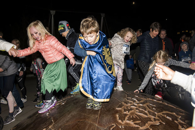 Det var ikke et forhindringsløb, men der var lige en jordkugle, man kunne kravle over. Foto: Mads Joakim Rimer Rasmussen