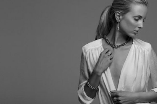 Vind diamantøreringe til 20.999 kroner fra JEWLSCPH