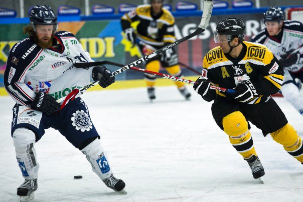 Morten Lie (tv.) blev matchvinder på straffeslag i dramaet i Aalborg. Foto: Martin Sylvest Andersen