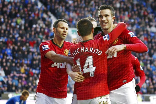 Robin van Persie hylder sine holdkammerater. Foto: Jason Cairnduff