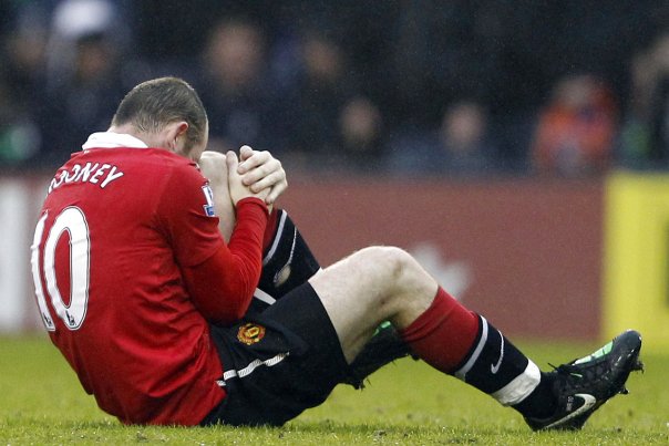 Rooney pådrog sig en forstrækning til træning mellem jul og nytår. Nu trækker skaden ud. Foto: DARREN STAPLES