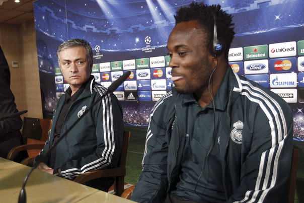 Real Madrids Michael Essien (th) glæder sig til kampen mod Manchester United, som han siger, holdet ikke er bange for at tabe. Foto: KOTE RODRIGO