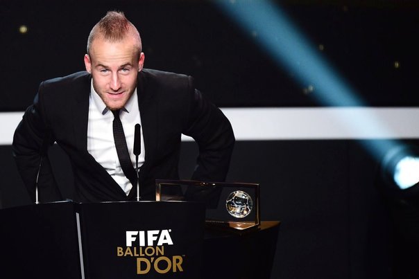 Fenerbahce's Slovakian winger Miroslav Stoch receives the FIFA Puskas award during the FIFA Ballon d'Or awards ceremony at the Kongresshaus in Zurich on January 7, 2013. AFP PHOTO / OLIVIER MORIN Foto: OLIVIER MORIN